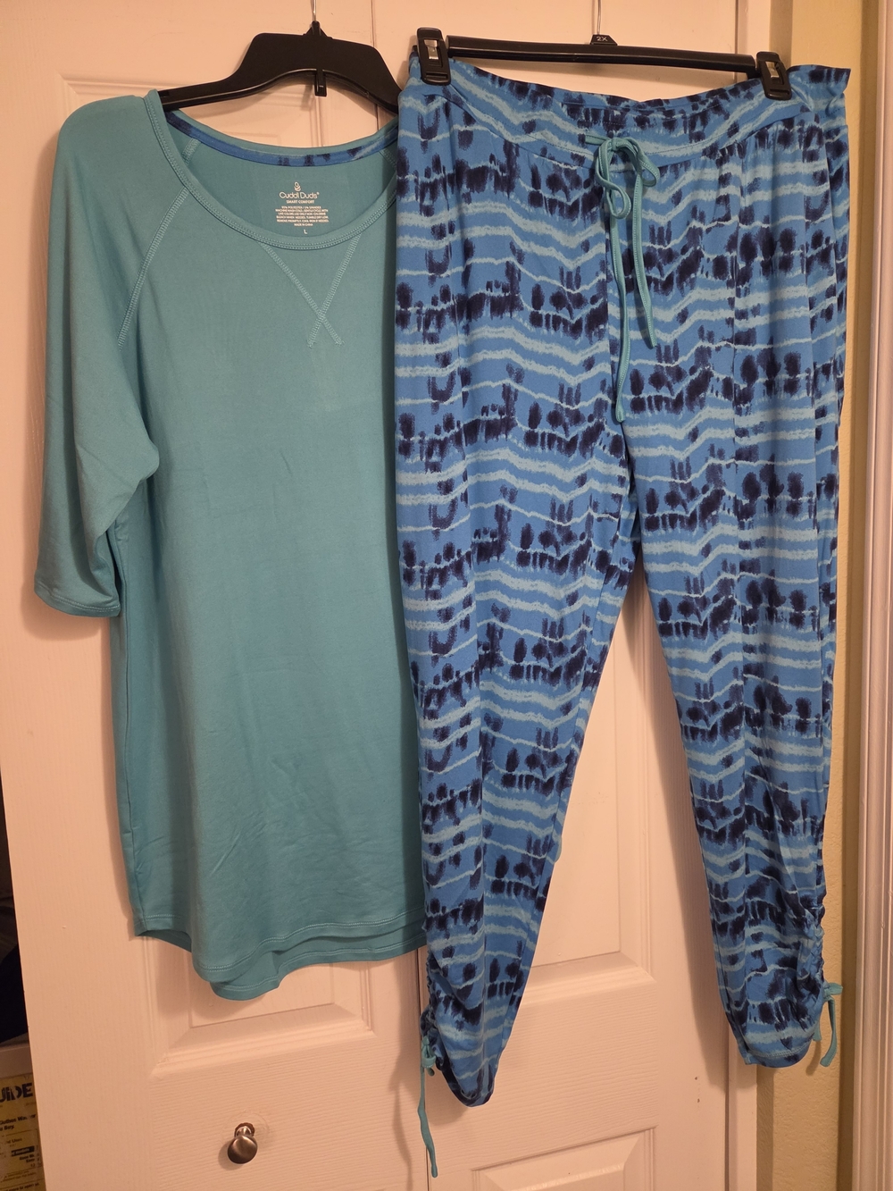 Cuddl Duds Aqua Top with Blue Tie-Dye Trim